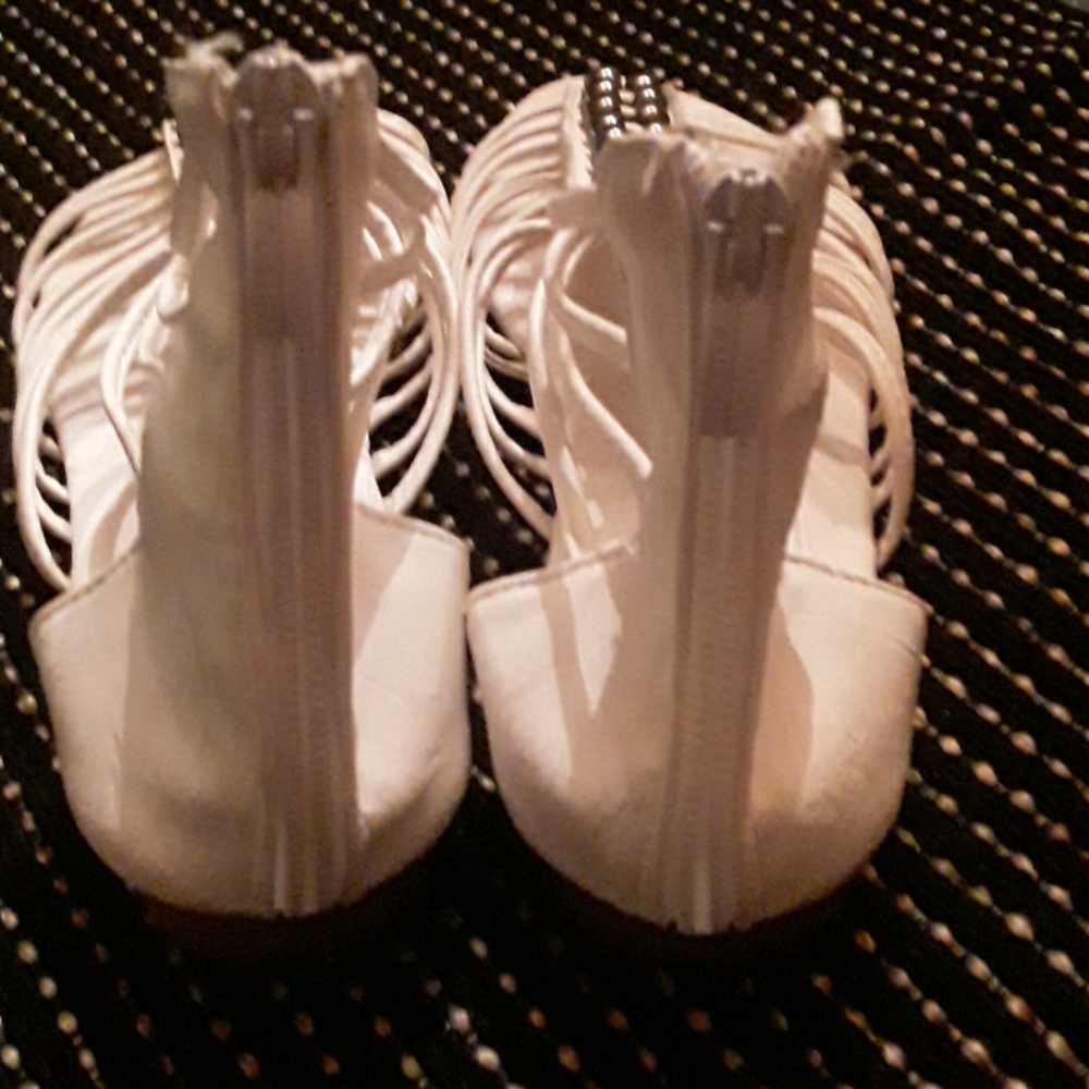 Sandles - Picture 2 of 2